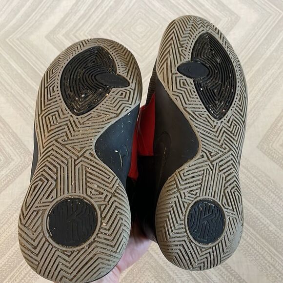 Nike Black Kyrie Flytrap III Basketball Sneakers - Picture 6 of 6